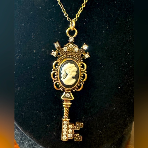 Victorian, Ornate, Crystal Cameo Silhouette Key, Vintage Inspired, Goth Necklace - Picture 1 of 10